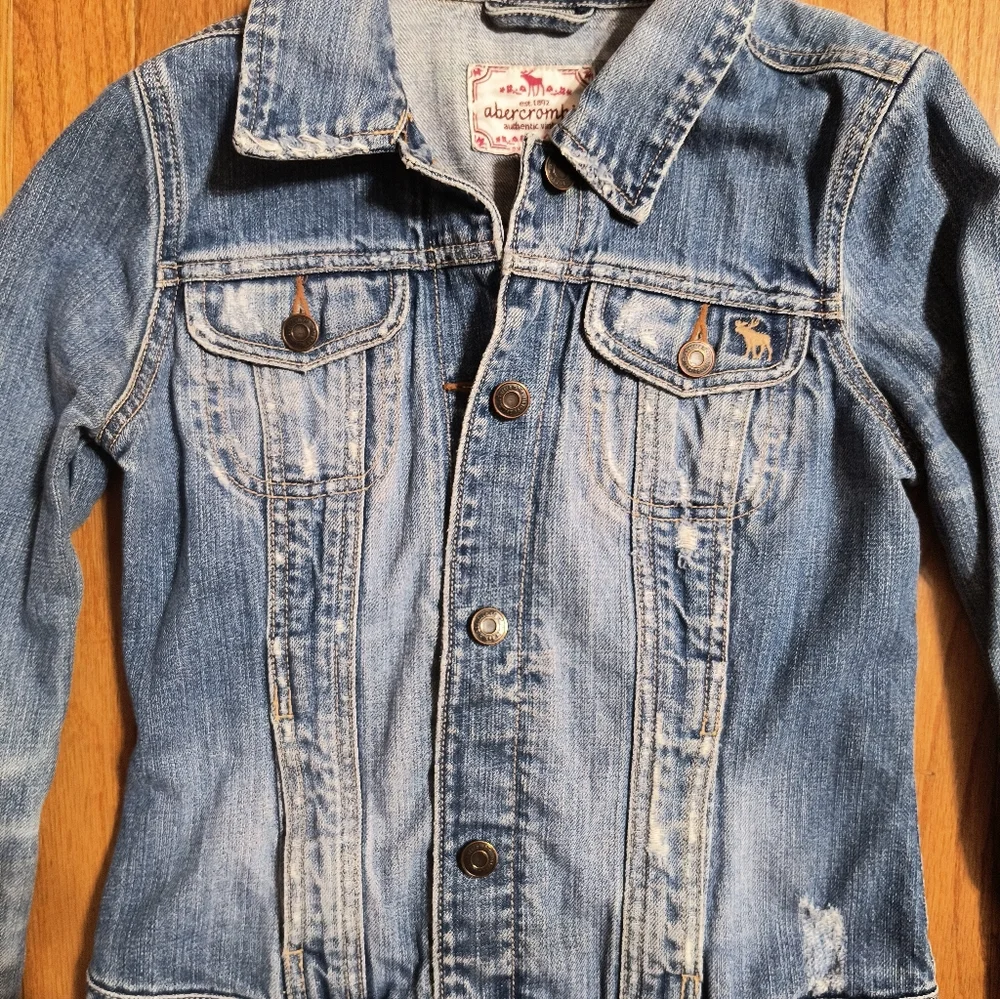 Abercrombie Vintage distressed blue jean denim jacket, size junior large - Picture 3 of 10